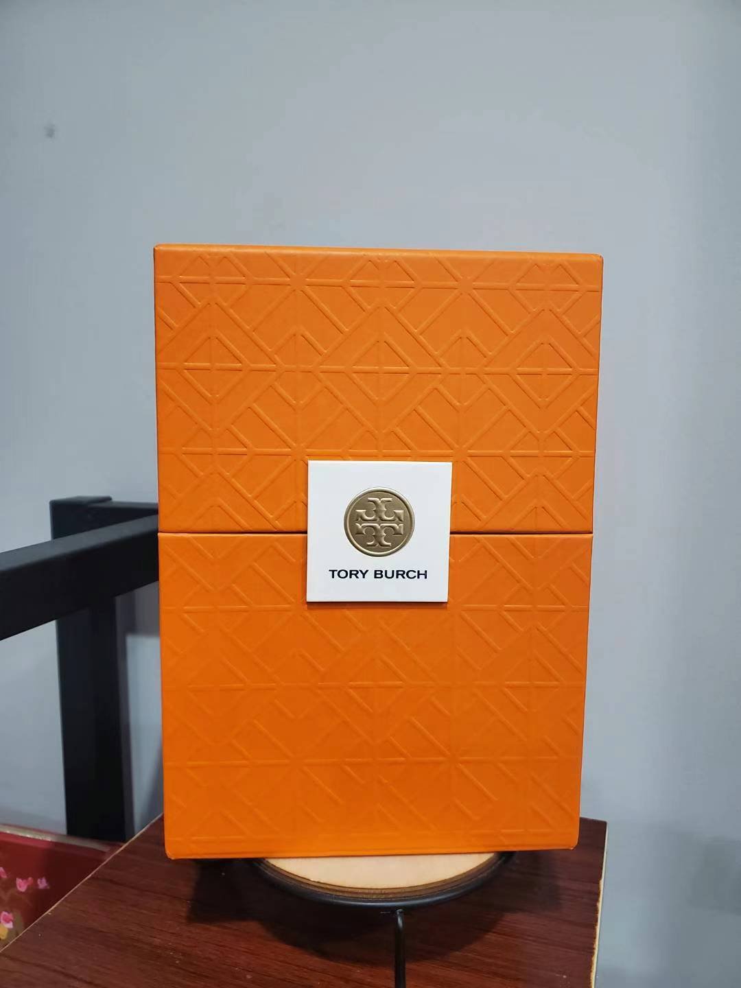 TB家最著名的香水,是它家第一款香水100ml+10ml.