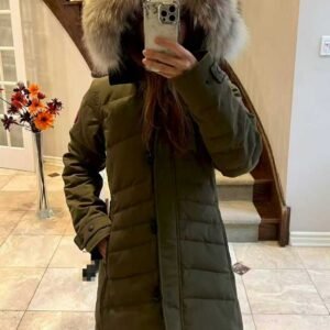 加拿大鹅女款Lorette超级显瘦军绿色中号，胸围53cm, 肩宽41cm